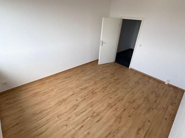1 Zimmer Wohnung ab sofort 1010 Woldegker Straße 30