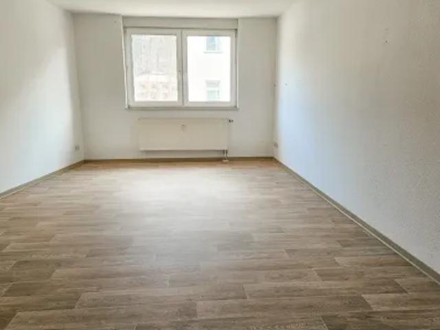 1 Zimmer Wohnung Balkon, Wohnküche, Aufzug, Stellplatz
