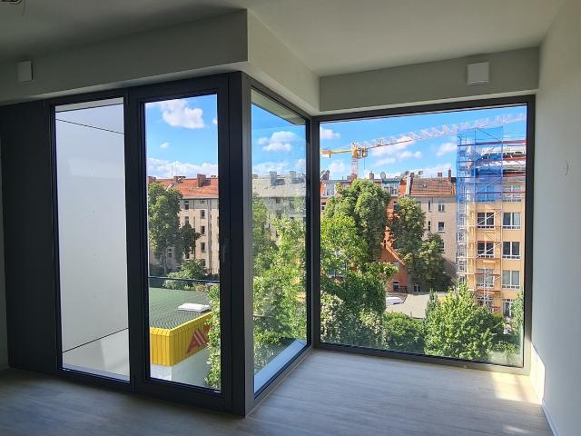 1 Zimmer Wohnung direkt am S u. U Bhf Neukölln