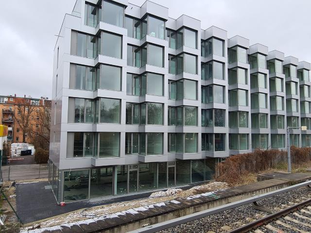 1 Zimmer Wohnung direkt am S u. U Bhf Neukölln