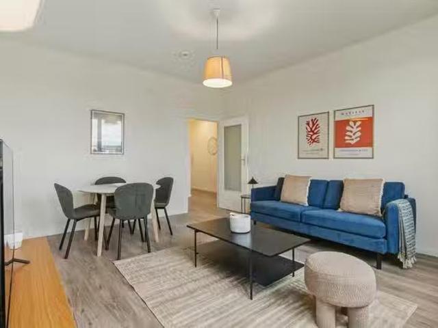 1 Zimmer Wohnung in Manfred von Richthofen Straße, Bezirk Temp.