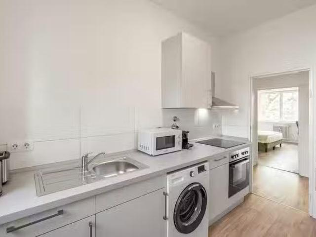 1 Zimmer Wohnung in Manfred von Richthofen Straße, Bezirk Temp.