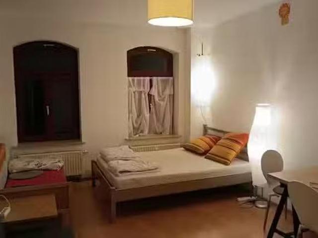1 Zimmer Wohnung in Mariannenstraße, Ost