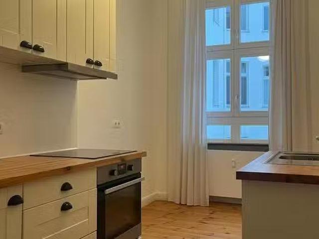1 Zimmer Wohnung in Mommsenstraße, Bezirk Charlottenburg Wilme.