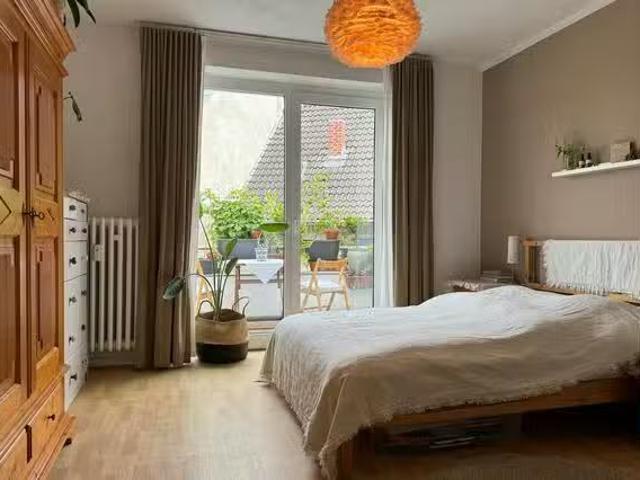 1 Zimmer Wohnung in Erkrather Straße, Stadtbezirk 2