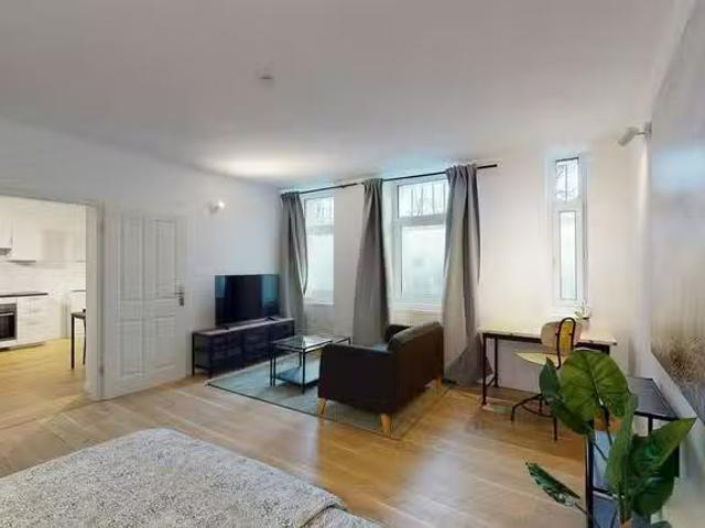 1 Zimmer Wohnung in Friedrich Wilhelm Straße, Tempelhof