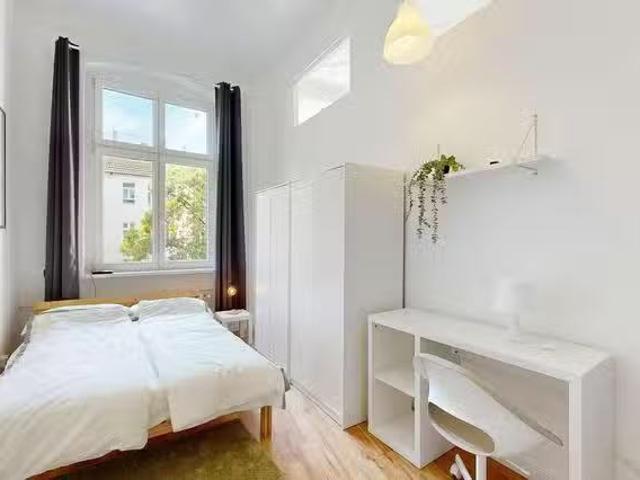 1 Zimmer Wohnung in Hohenzollerndamm, Wilmersdorf