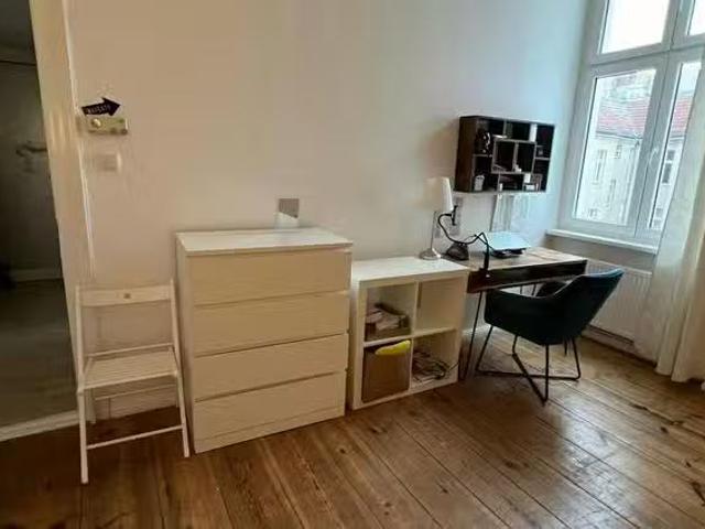 1 Zimmer Wohnung in Holsteinische Straße, Bezirk Charlottenbur.