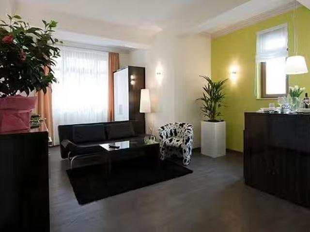 1 Zimmer Wohnung in Ludwigsburger Straße, Zuffenhausen