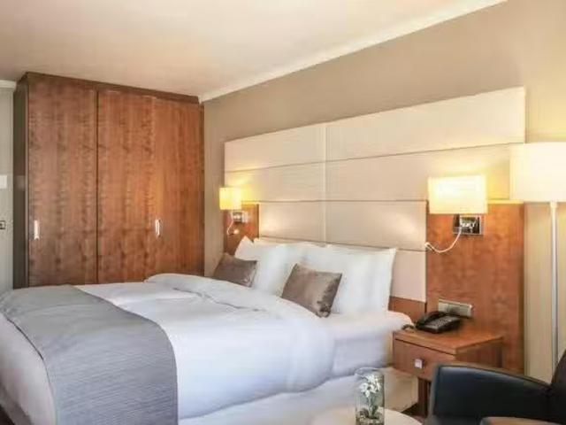 1 Zimmer Wohnung in Lyoner Straße, Frankfurt am Main West