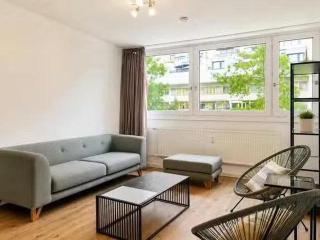 1 Zimmer Wohnung in Schlangenbader Straße, Bezirk Charlottenbu.