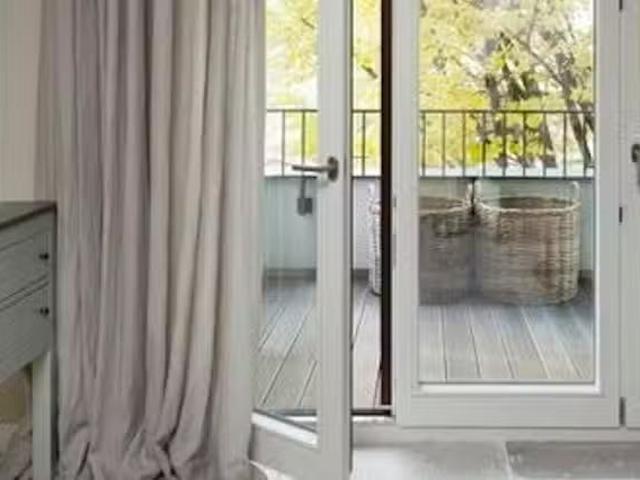1 Zimmer Wohnung in Wittelsbacherstraße, Bezirk Charlottenburg.