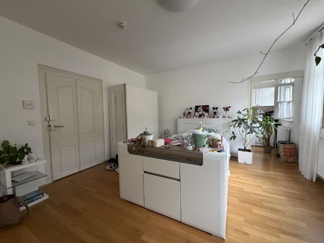 1 Zimmer Altbauwohnung im Herzen von Erlangen