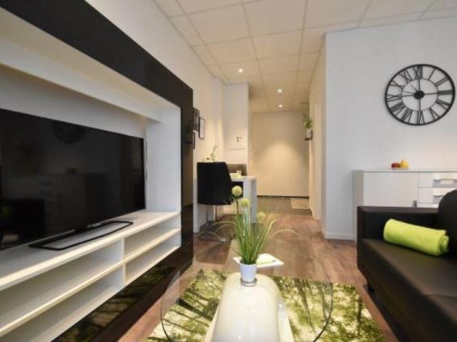 1 Zimmer Apartment für 2 Personen, möbliert und voll ausgestattet, zentral in Niederrad