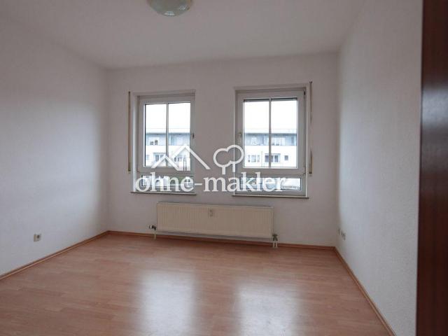 1 Zimmer Apartment in Laubegast: frisch gestrichen, Einbauküche, Aufzug – auf Wunsch eingerichtet