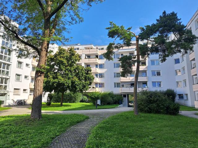 1 Zimmer Apartment mit Balkon, Aufzug und Keller in München Krällerstraße