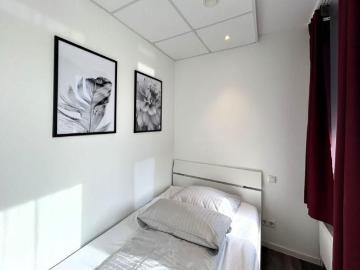 1 Zimmer Apartment, voll möbliert & ausgestattet, zentral in Niederrad