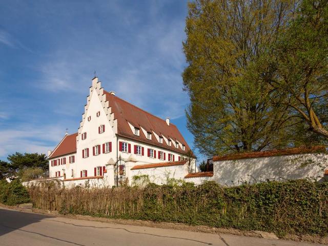 1 Zimmer Apartments in Senioren WG im Rosenschloss Gundelfingen zu vermieten