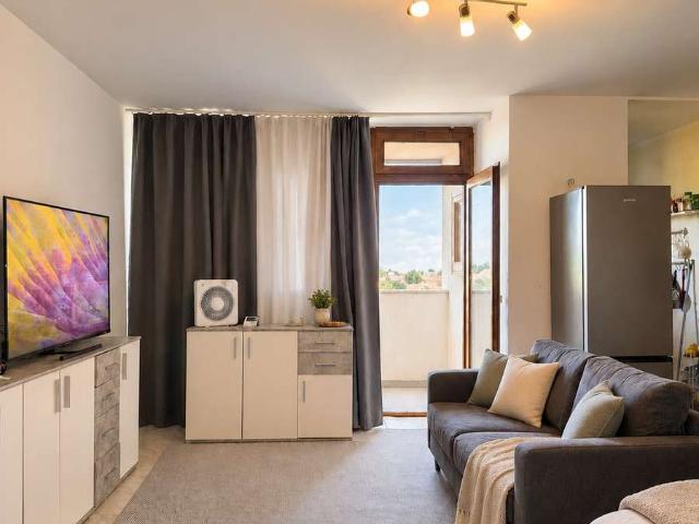 1 Zimmer Appartement mit Balkon und separater Küche in Köln Brück