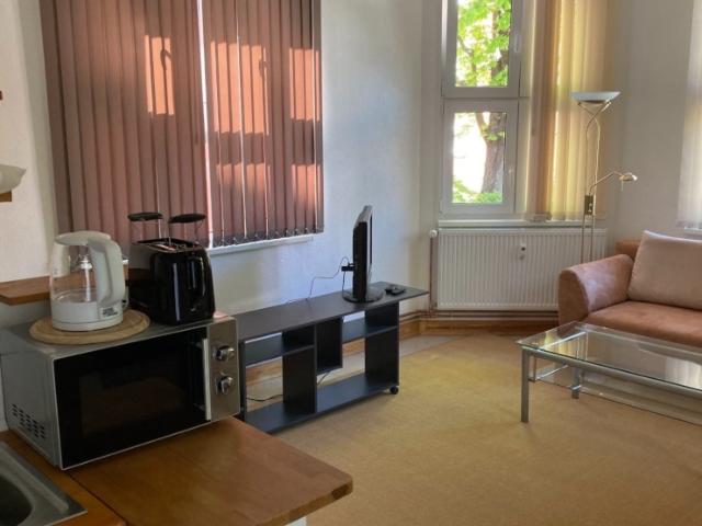 1 Zimmer Appartement möbliert in Hamburg Altona Nord. Sehr zentral gelegen zwischen Schanze und St. Pauli. 2,5 KM zur UNI. 1,5 KM zur Messe