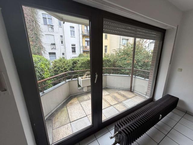 1 Zimmer, Balkon, direkt an der FH