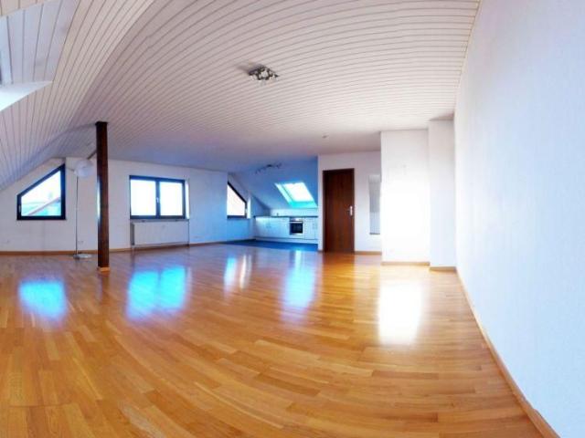 1 Zimmer Dachgeschoss Woh­nung in Lahr West mit Einbauküche ab 01. Oktober zu vermieten