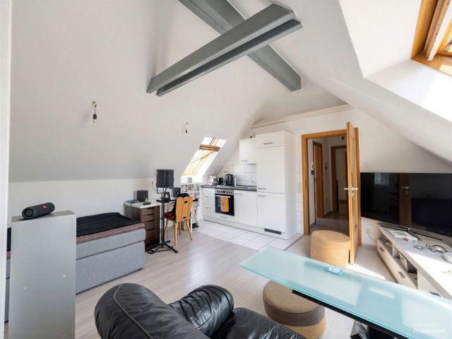 1 Zimmer Dachgeschoss Wohnung Perfekt für Singles oder Pendler!