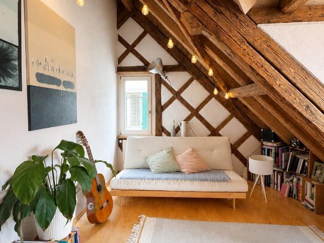 1½ ZIMMER DACHWOHNUNG IN SCHMERIKON SG, MÖBLIERT, TEMPORÄR