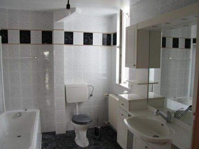 1 Zimmer mit Bad und Küchenmitbenutzung in ruhiger Lage!