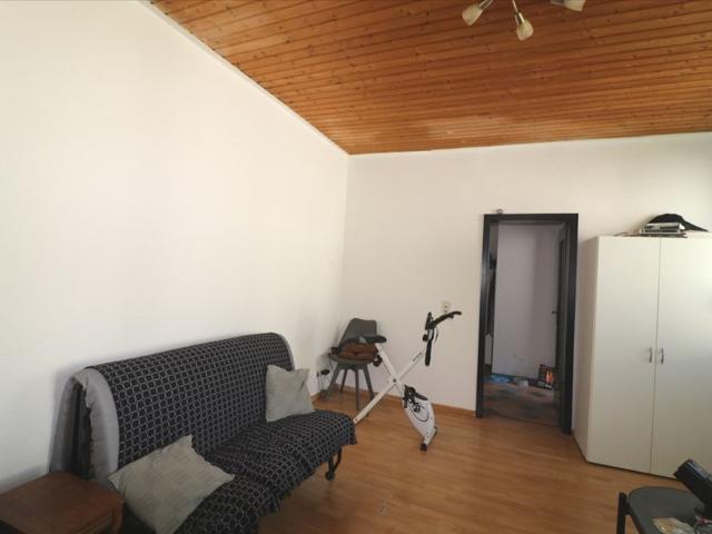 1 Zimmer mit Flair, 2. Etage* in Krefeld, Hardenbergstr