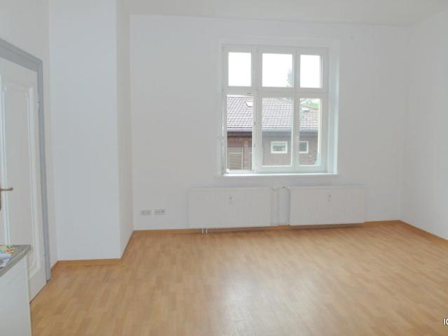 1 Zimmer Singlewohnung mit offener Küche und Badewanne * Anmietung zusätzlicher Hobbyraum möglich