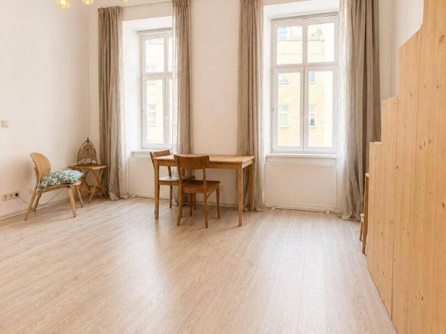 1 Zimmeraltbauwohnung I zentrale Lage I Hofseitig