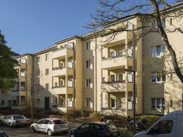 1 Zimmerwohnung mit Einbauküche und Balkon nahe S Bahnhof Sundgauer Straße