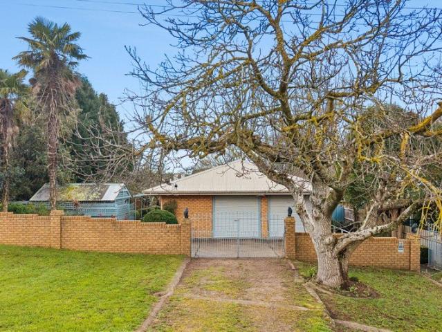 ~1,012sqm of Opportunity in the Heart of Daylesford. Space to Renovate, & Reimagine