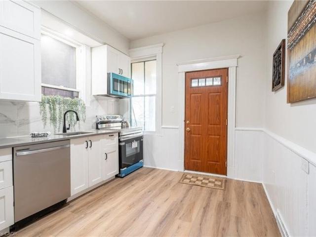 1 142 Bold Street, Hamilton