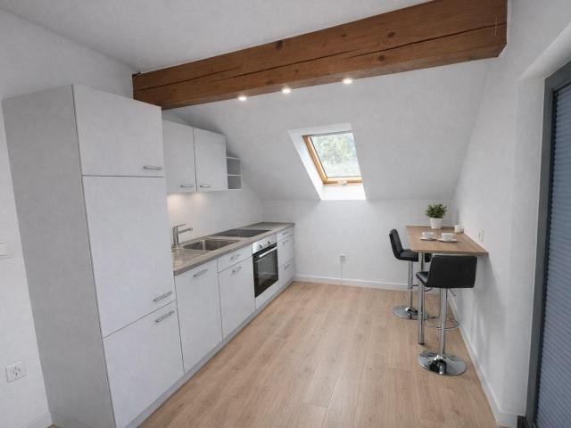 1.180€ warm Kernsanierte 2,5 Zi W mit neuem Bad + EBK + Balkon und Garage in Löwenstein