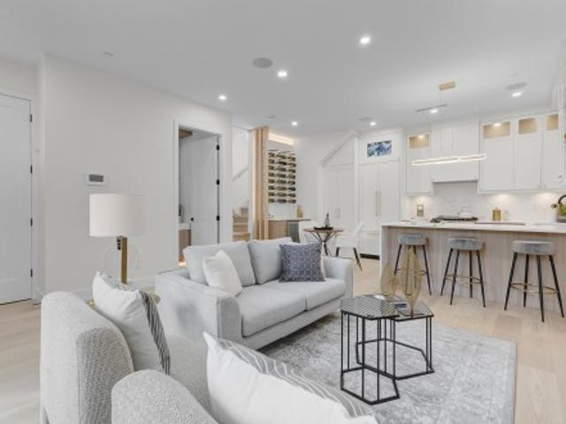 1 182 Ontario Place, Vancouver, BC, V5W 1S2 duplex for sale | Listing ID R3141 | Royal LePage