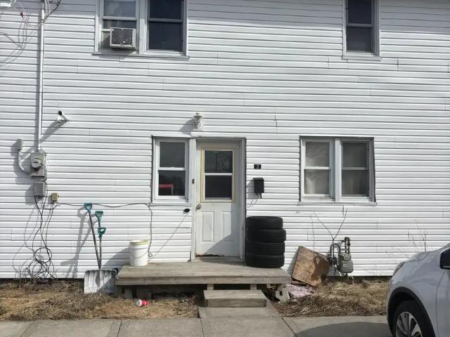 1 18 Caen Court