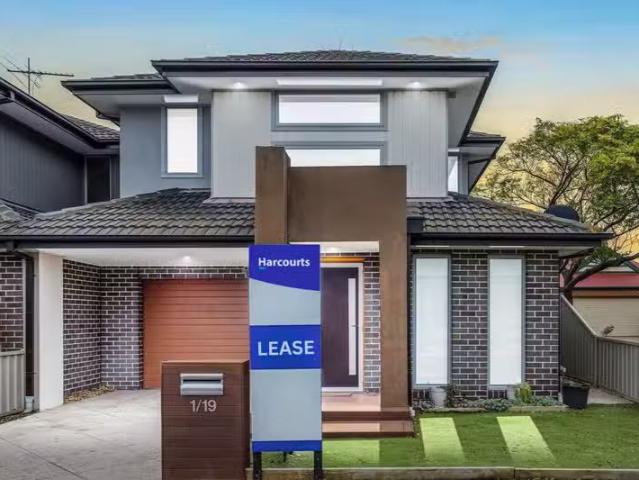 1 19 Messina Crescent, POINT COOK, VIC 3030 House for Rent