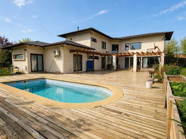 $ 1.100.000 Casa en Arriendo en Curicó 4 dormitorios 5 baños / Vivax Propiedades
