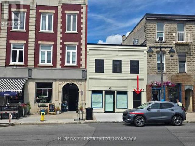 1 112 Ontario Street, Stratford, ON, N5A 7Y4 house for lease | Listing ID X13703 | Royal LePage