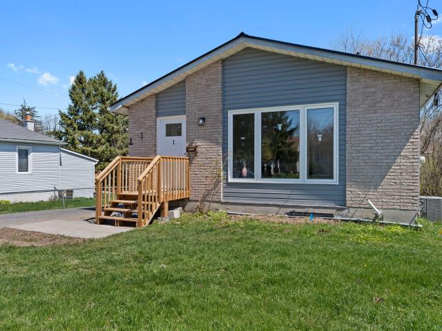 1 1199 Montreal St. | Newly renovated 3 bedroom, 1 bathroom main floor unit!