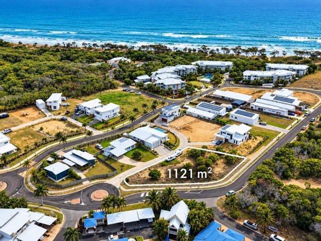 1,121m² BEACHSIDE OPPORTUNITY RARE LARGE LANDHOLDING!