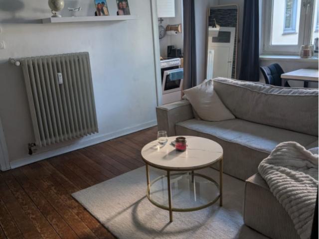 1 1/2 Zimmer Wohnung halb möbliert 2 min von der Alster