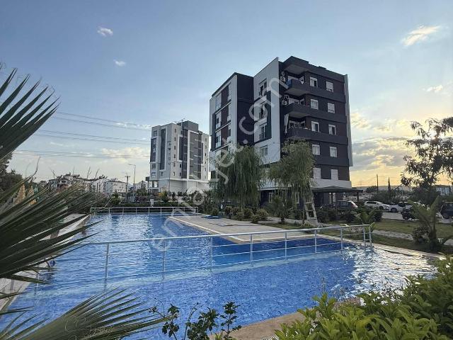 1 + 1 Lüks Yapılı Yüksek Giriş