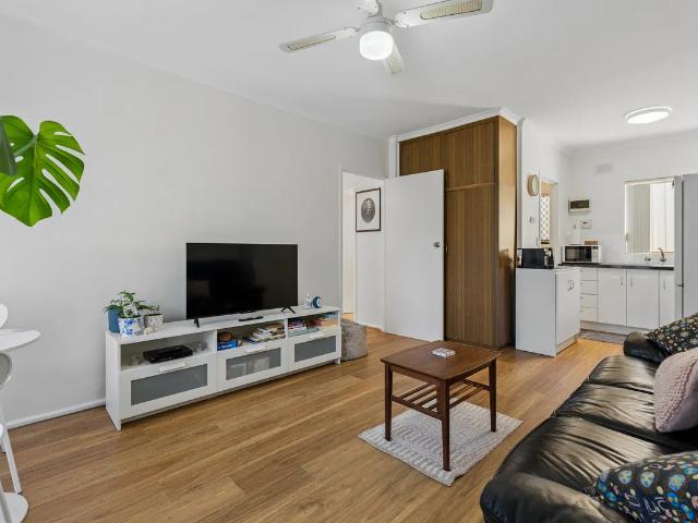 1 / 1 Whinnen Street, St Agnes SA 5097
