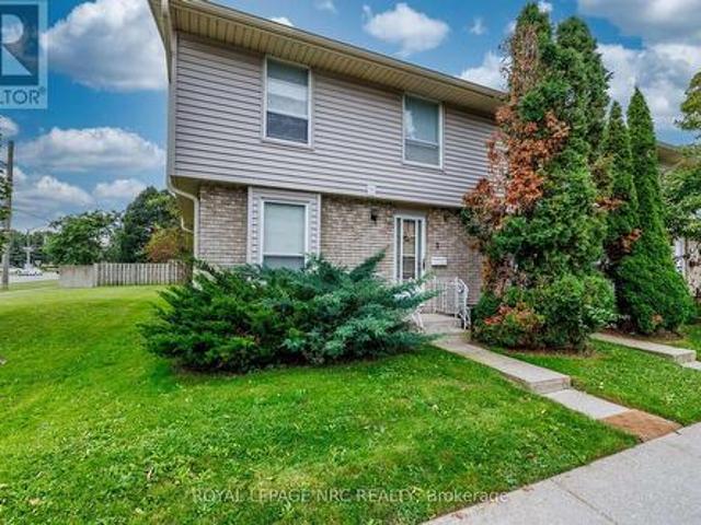 1 242 Lakeport Road, St. Catharines Lakeport, ON, L2N 6V2 townhouse for sale | Listing ID X13838 | Royal LePage