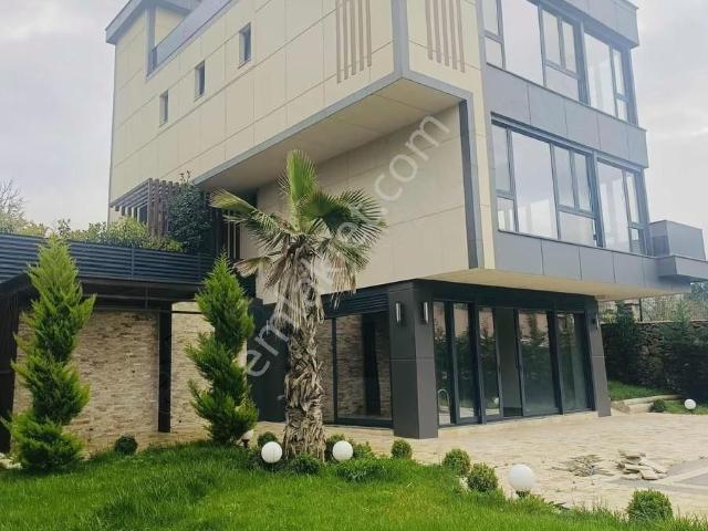 1.250m2 Arsa İçerisinde 2 Villalık Butik Sitede Satılık Villa