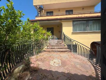 1.200 / mese, 205 Mq Tecnocasa.it 61231336