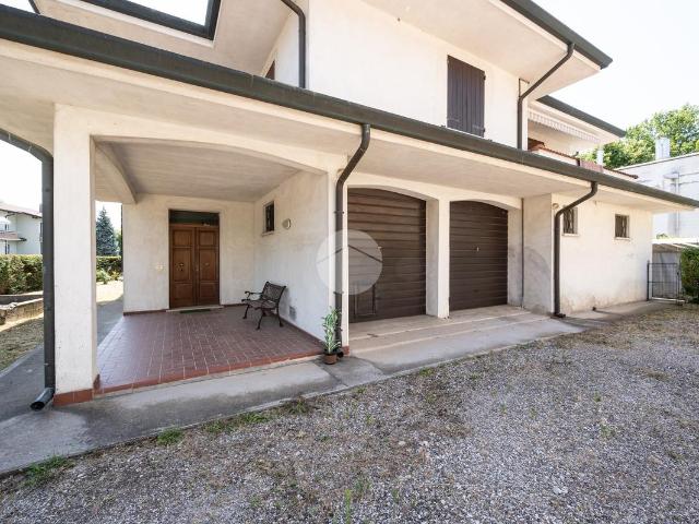 1.200 / mese, 222 Mq Tecnocasa.it 61234366
